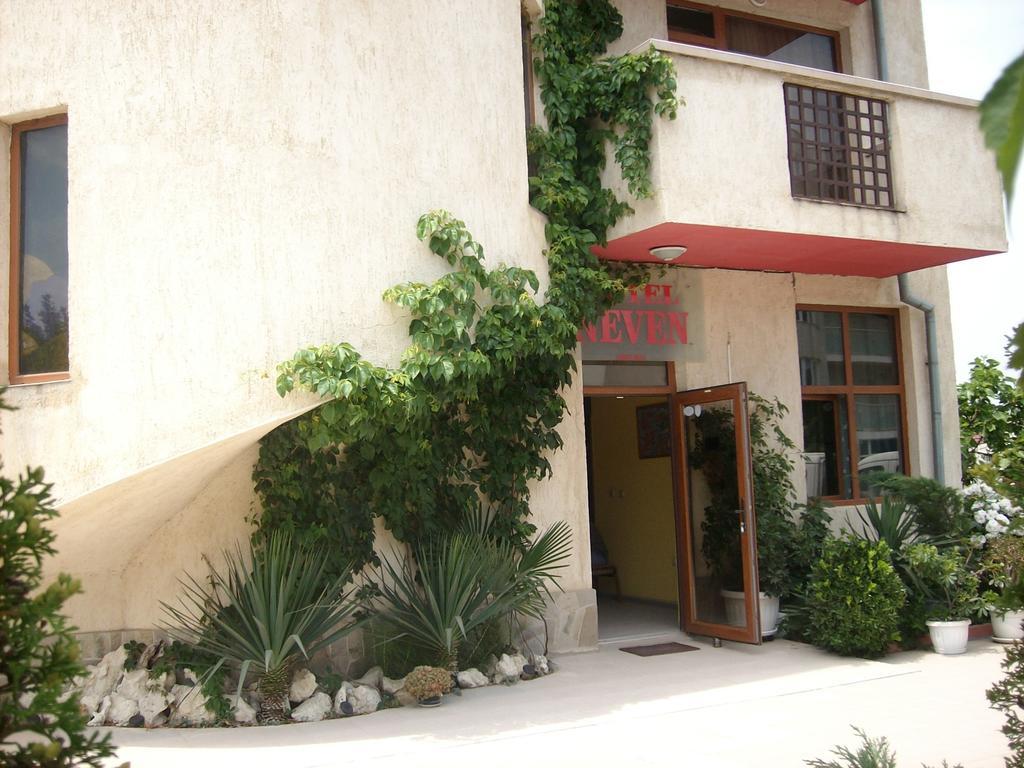 פרימורסקו Hotel Neven מראה חיצוני תמונה